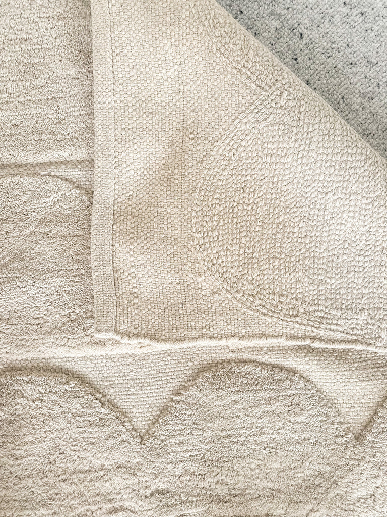 Ajuma Taupe Scallop Washable Wool Rug