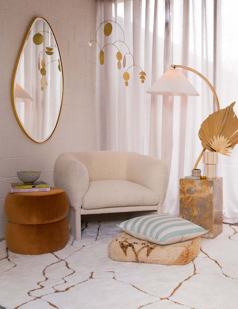 Alayna Cream and Gold Tribal Round Shag Rug