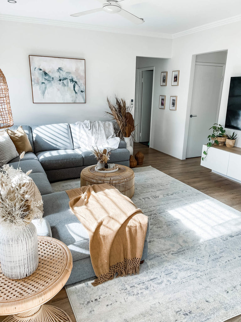 Andra Grey and Ivory Traditional Distressed Rug