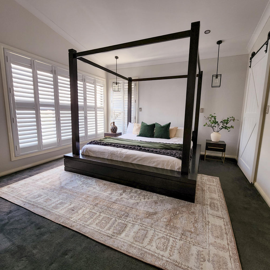 Aneesa Beige and Cream Traditional Distressed Washable Rug