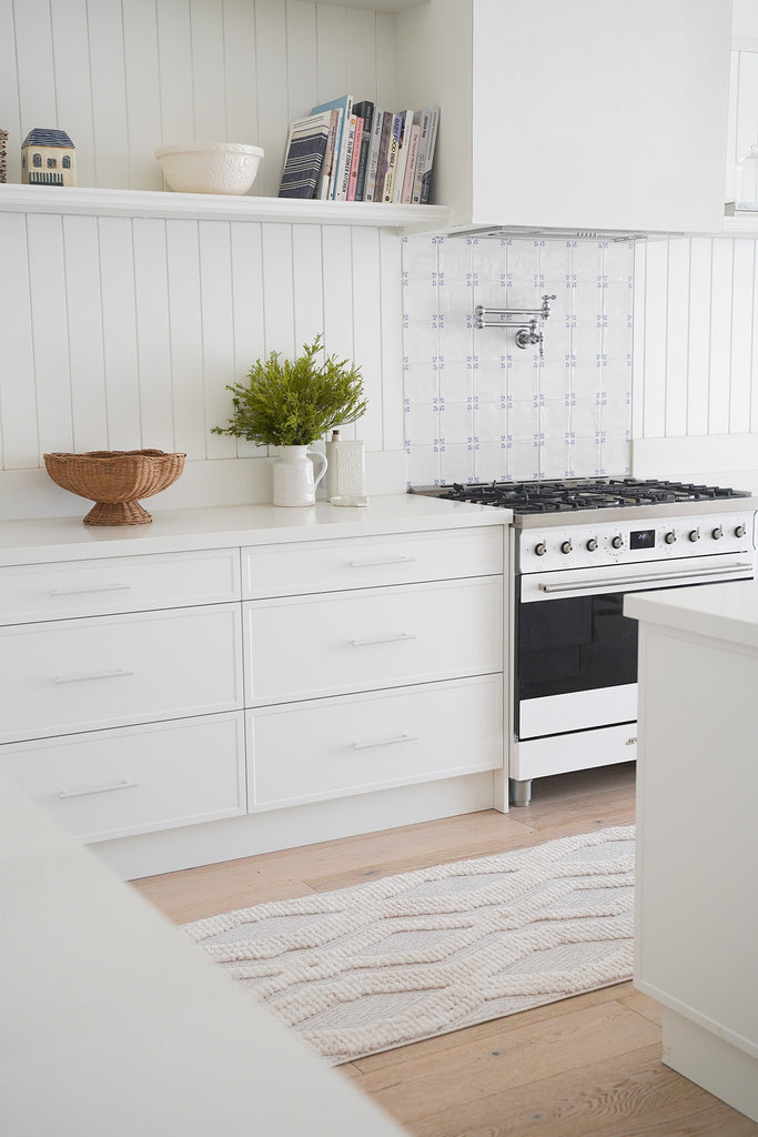 Dayna Ivory and Grey Textured Diamond Tribal Runner Rug