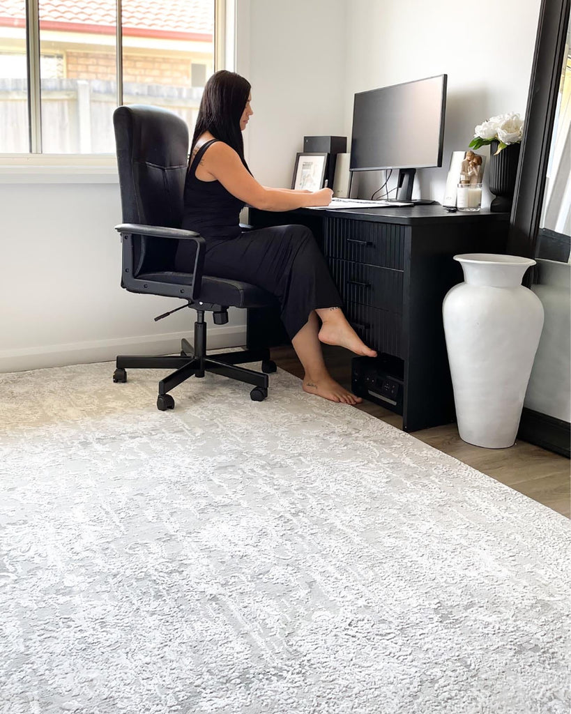 Ellery Grey Ivory Distressed Floral Rug