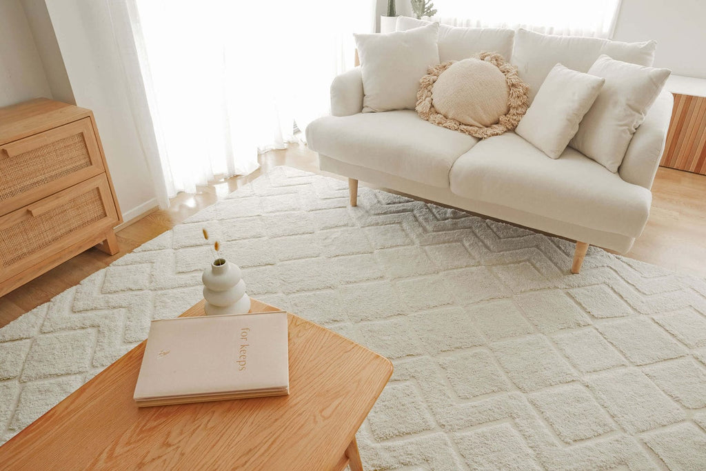 Gia Ivory Diamond Tribal PET Shag Rug