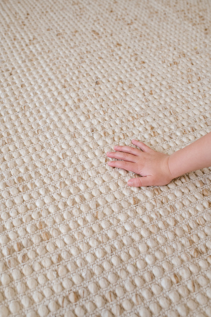Indya Marbled Cream and Beige Chunky Wool Round Rug