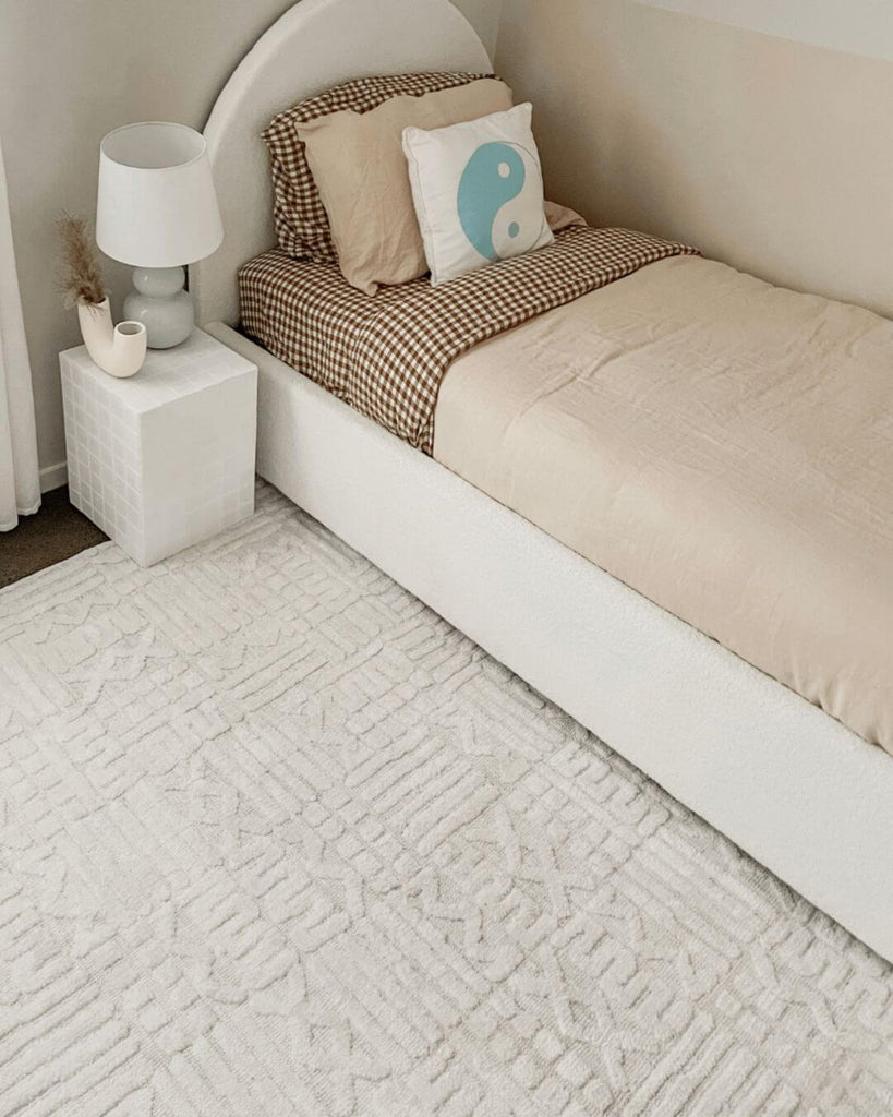 Kalinda Beige and Ivory Geometric Tribal Rug