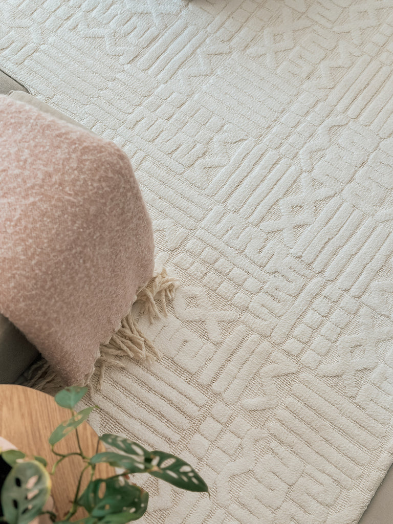 Kalinda Beige and Ivory Geometric Tribal Rug