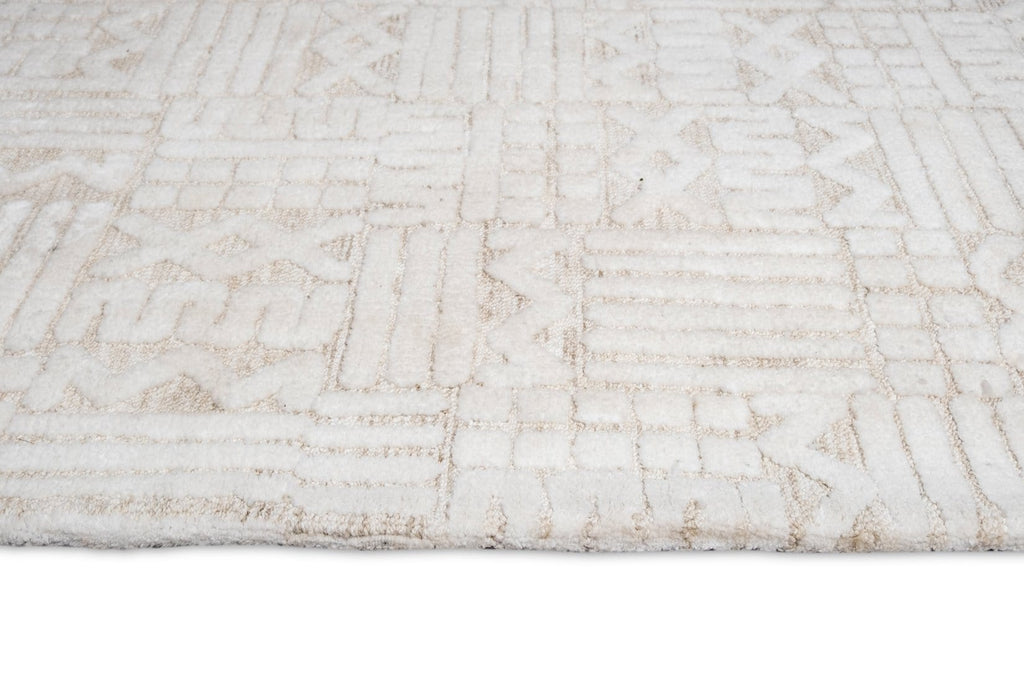 Kalinda Beige and Ivory Geometric Tribal Rug