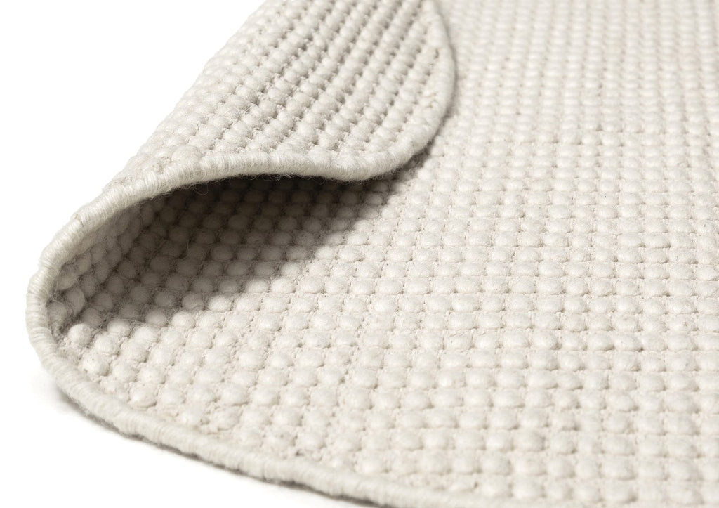 Larvic Ivory Chunky Wool Round Rug