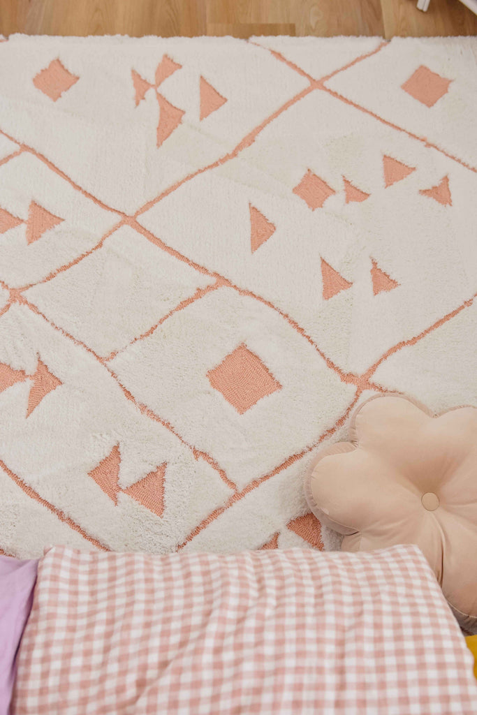 Leesha Cream and Peach Tribal Shag Rug