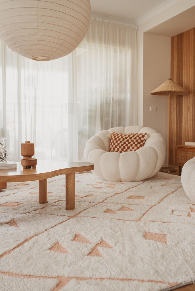 Leesha Cream and Peach Tribal Shag Rug