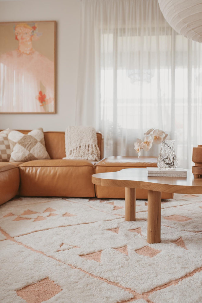 Leesha Cream and Peach Tribal Shag Rug