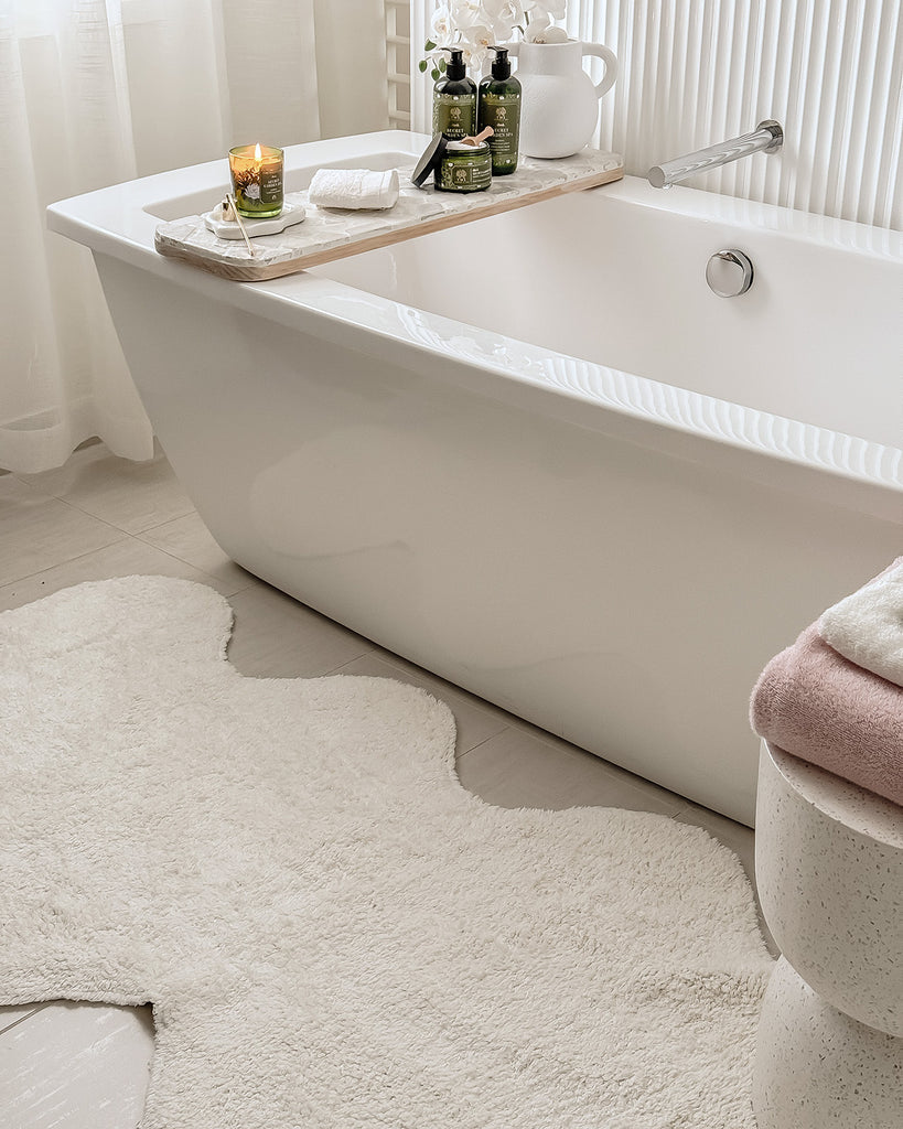 Lianna Cream Scallop Washable Bath Mat