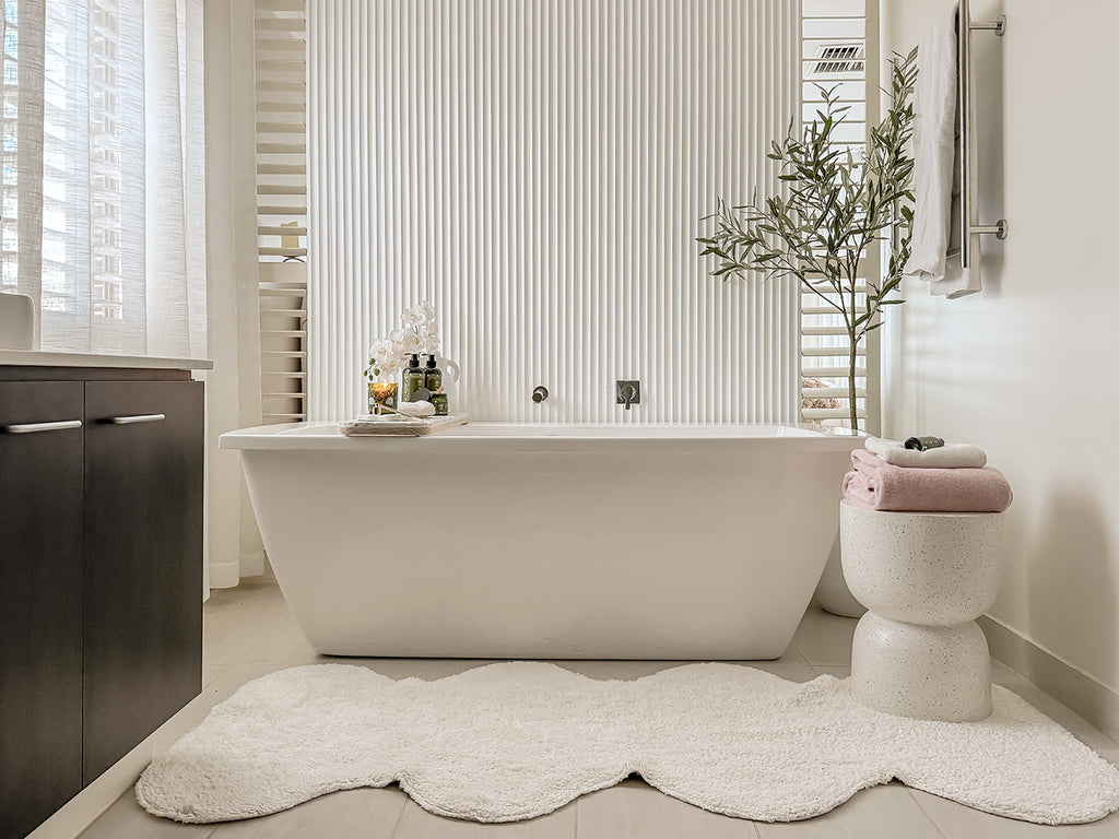 Lianna Cream Scallop Washable Bath Mat