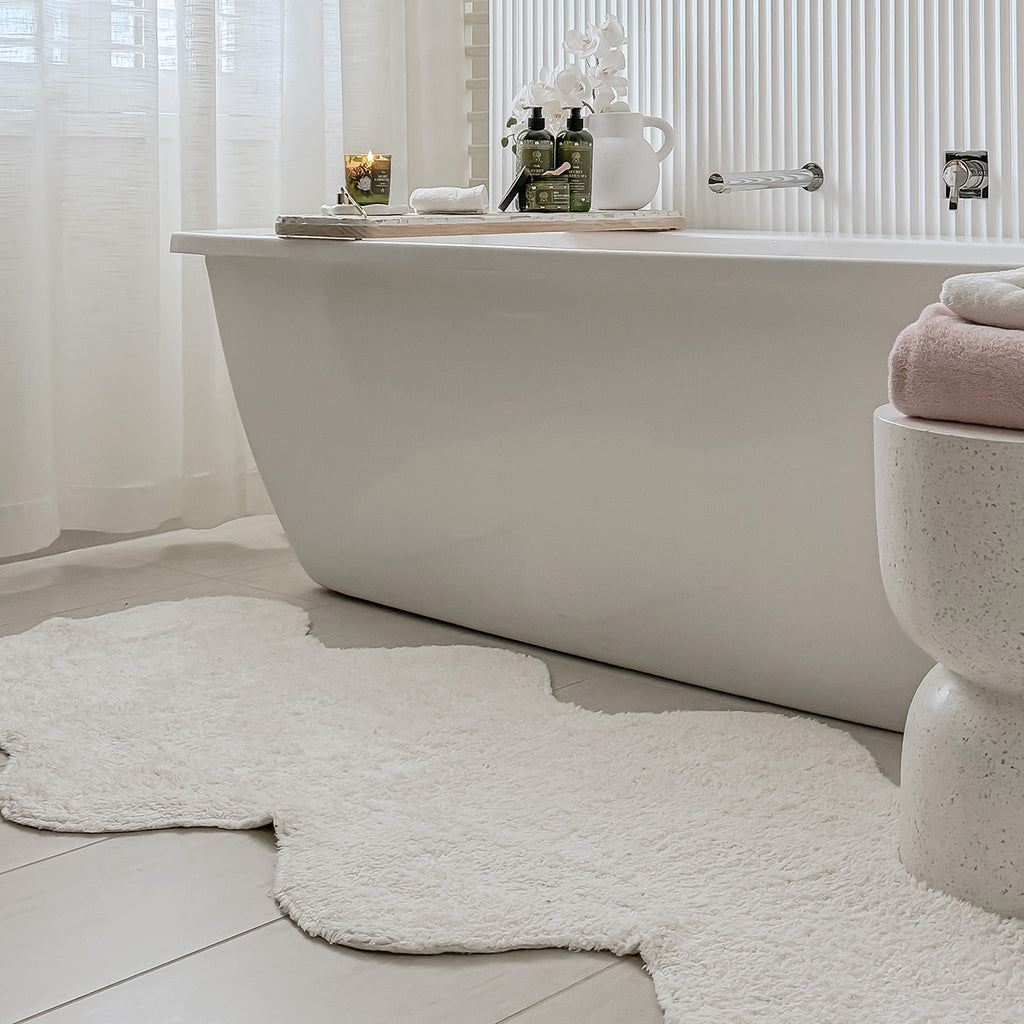 Lianna Cream Scallop Washable Bath Mat