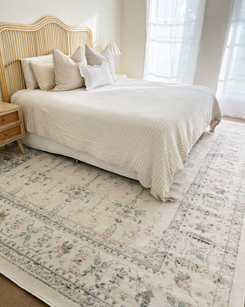 Maplewood Cream and Pink Traditional Rug