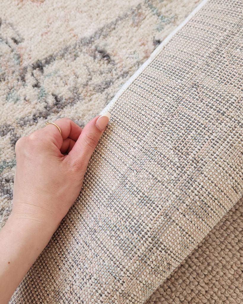 Maplewood Cream and Pink Traditional Round Rug