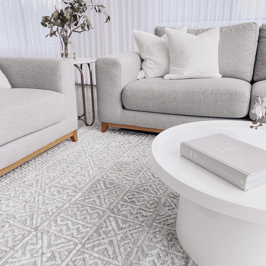 Melia Grey and Ivory Tribal Textured Rug