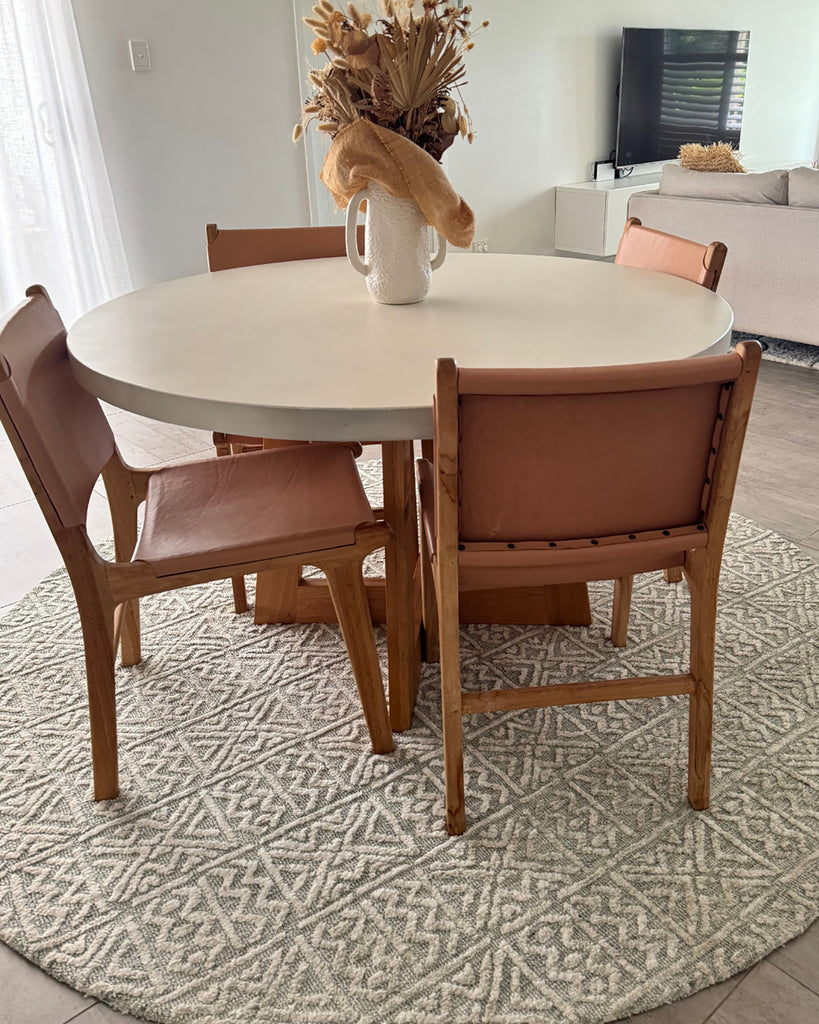 Melia Grey and Ivory Tribal Textured Round Rug