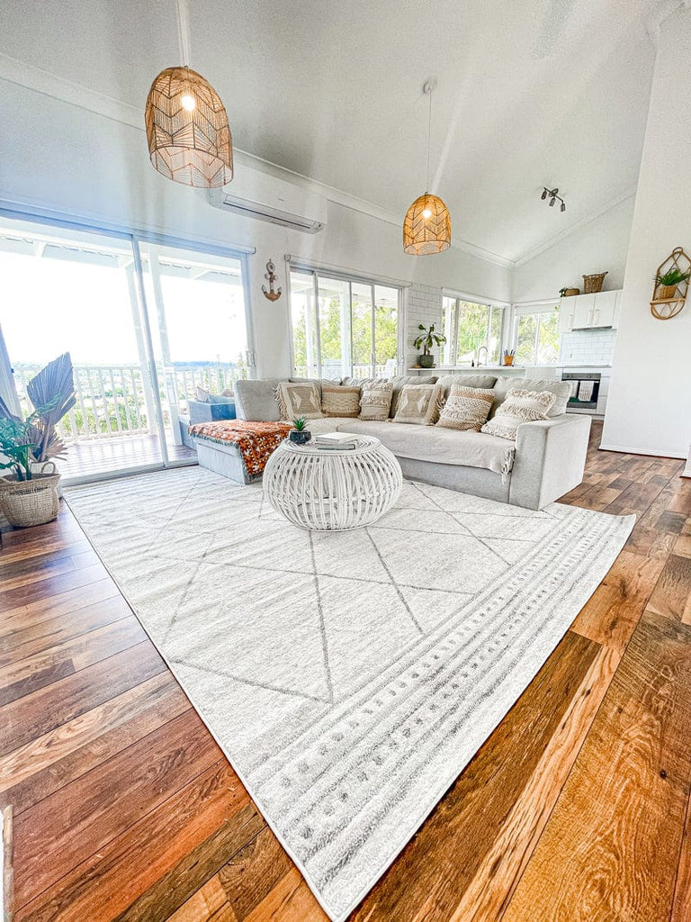 Naroa Grey and Ivory Diamond Tribal Rug