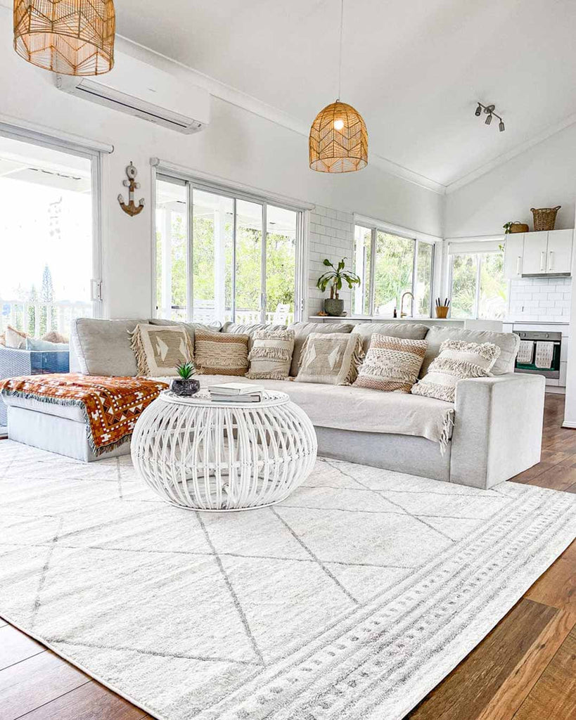 Naroa Grey and Ivory Diamond Tribal Rug