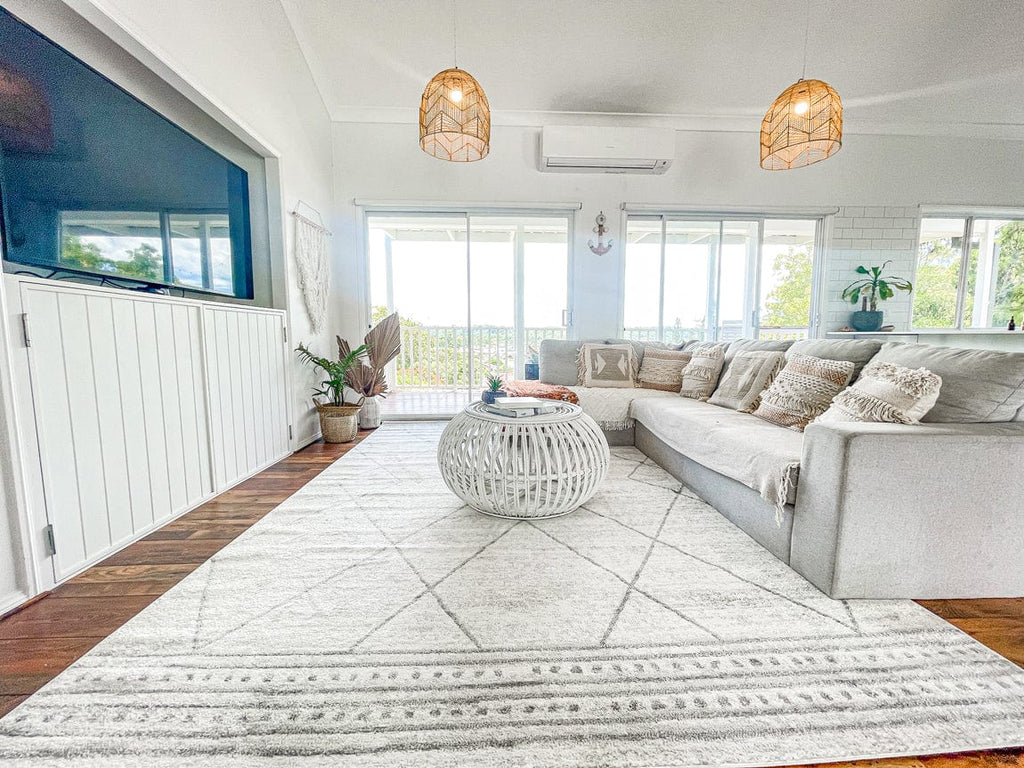 Naroa Grey and Ivory Diamond Tribal Rug