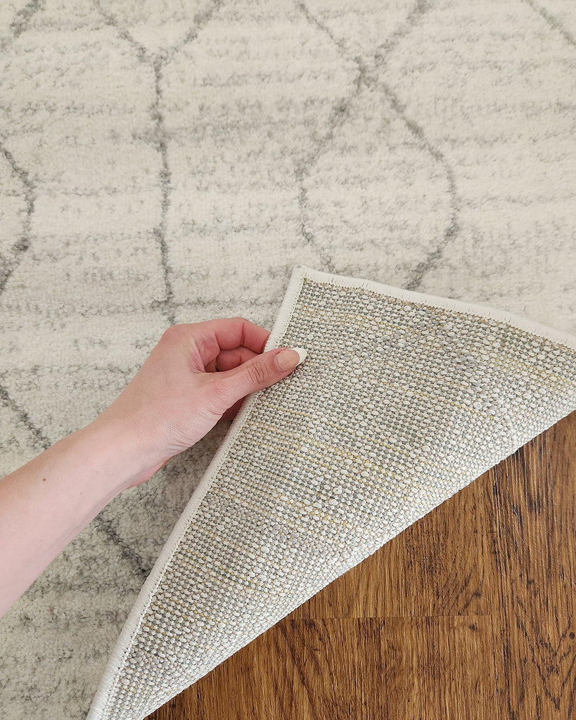 Neda Grey and Ivory Diamond Pattern Runner Rug