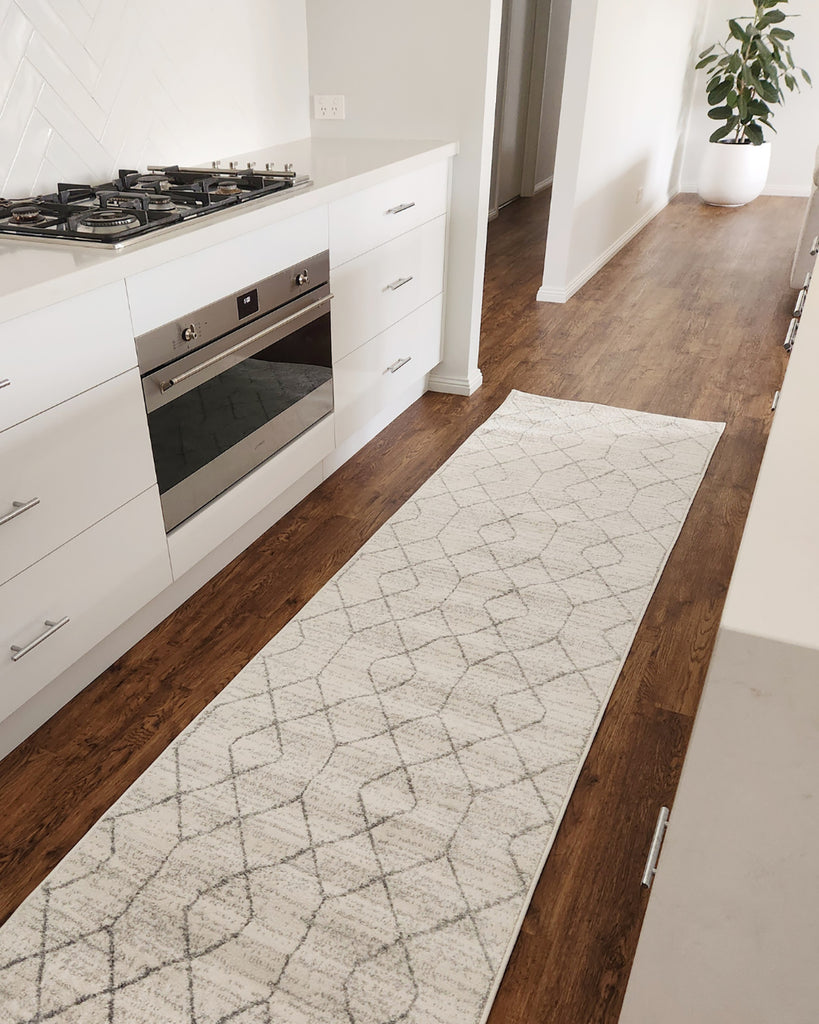 Neda Grey and Ivory Diamond Pattern Runner Rug