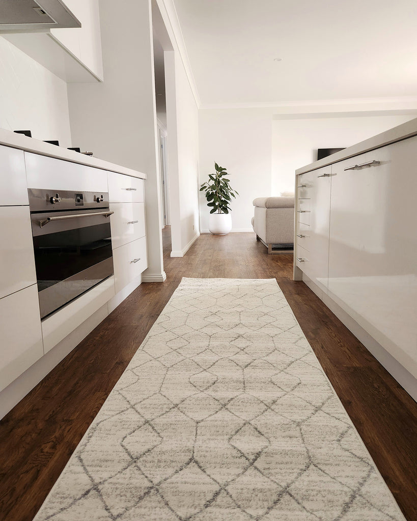 Neda Grey and Ivory Diamond Pattern Runner Rug