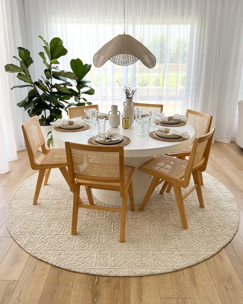 Neewa Beige and Ivory Tribal Transitional Round Rug