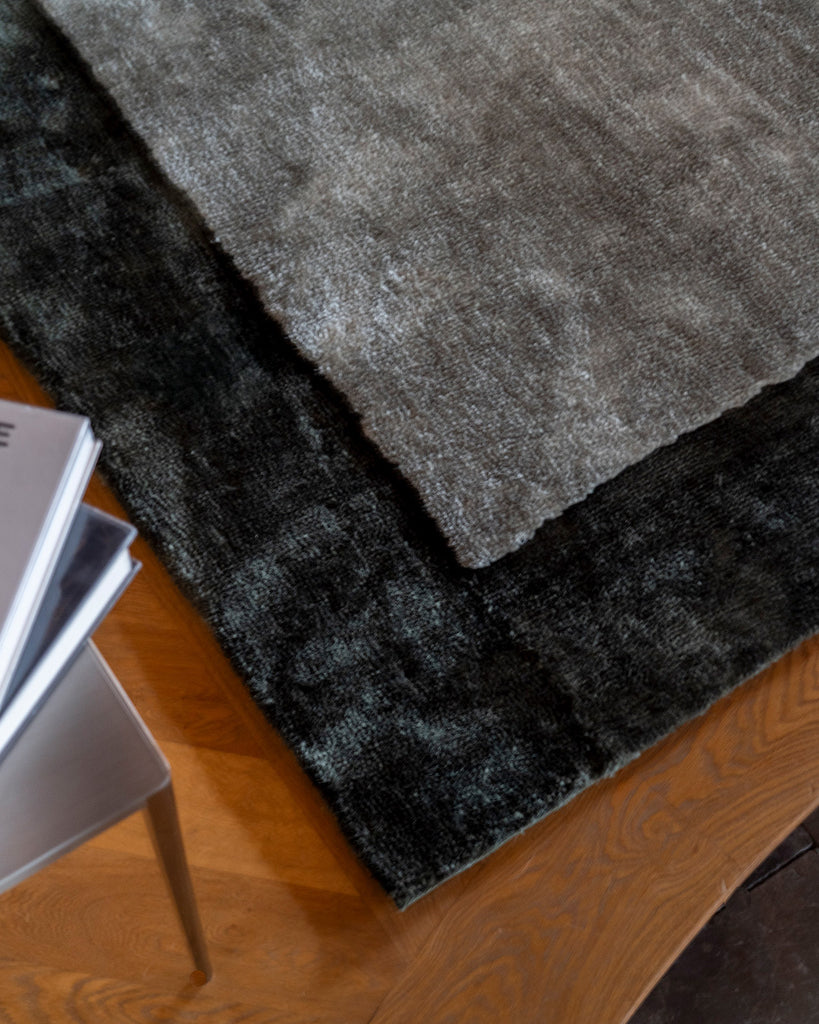 Nuria Dark Green Bordered Shag Rug