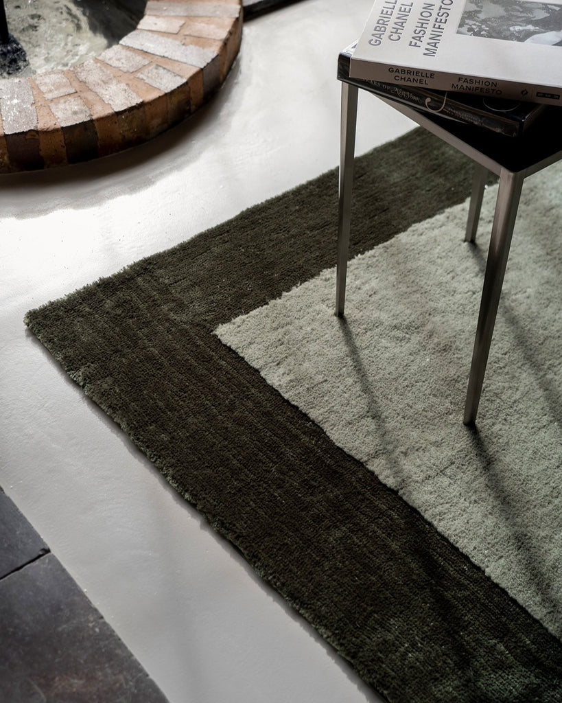 Nuria Dark Green Bordered Shag Rug