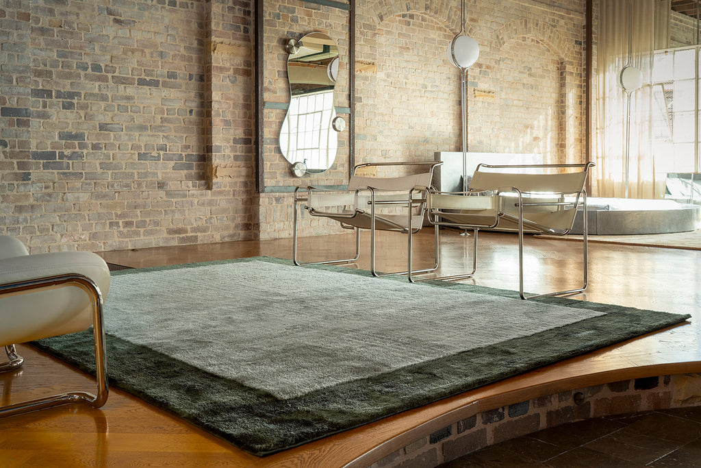 Nuria Dark Green Bordered Shag Rug