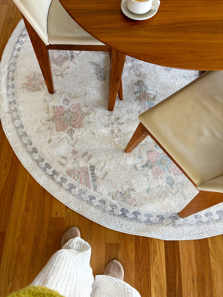 Pebblebrook Cream and Pink Traditional Round Rug