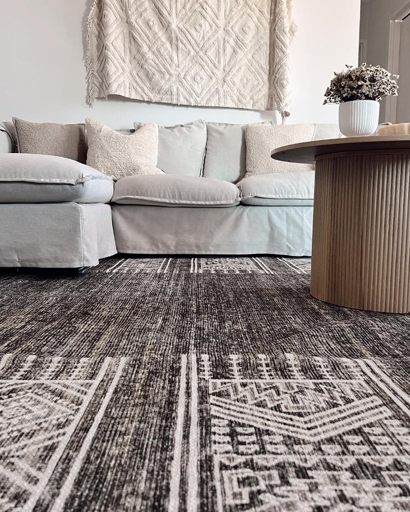 Raia Charcoal and Grey Tribal Distressed Washable Rug