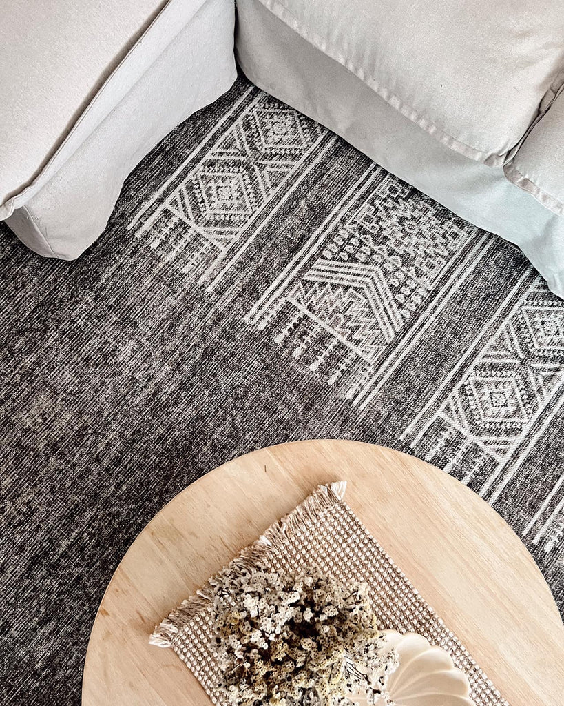 Raia Charcoal and Grey Tribal Distressed Washable Rug