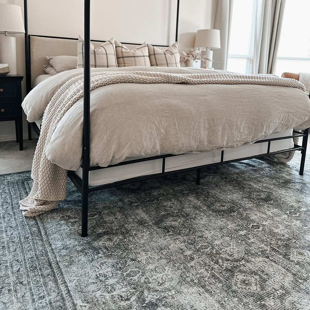 Santi Green and Grey Traditional Distressed Washable Rug