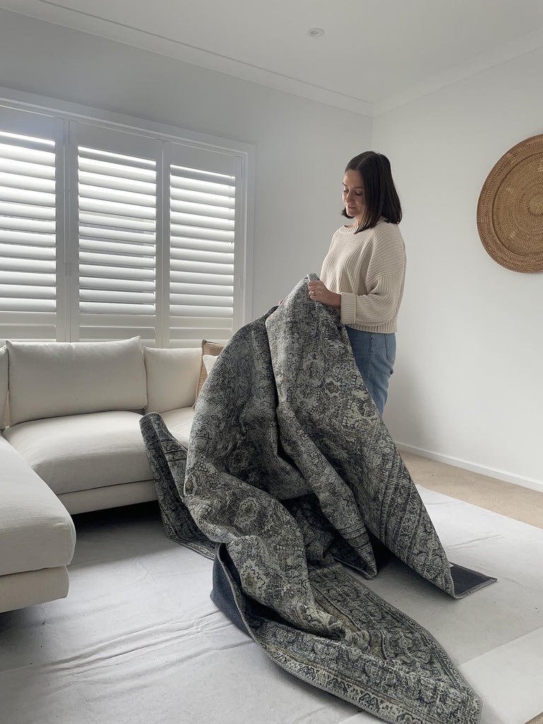 Santi Green and Grey Traditional Distressed Washable Rug