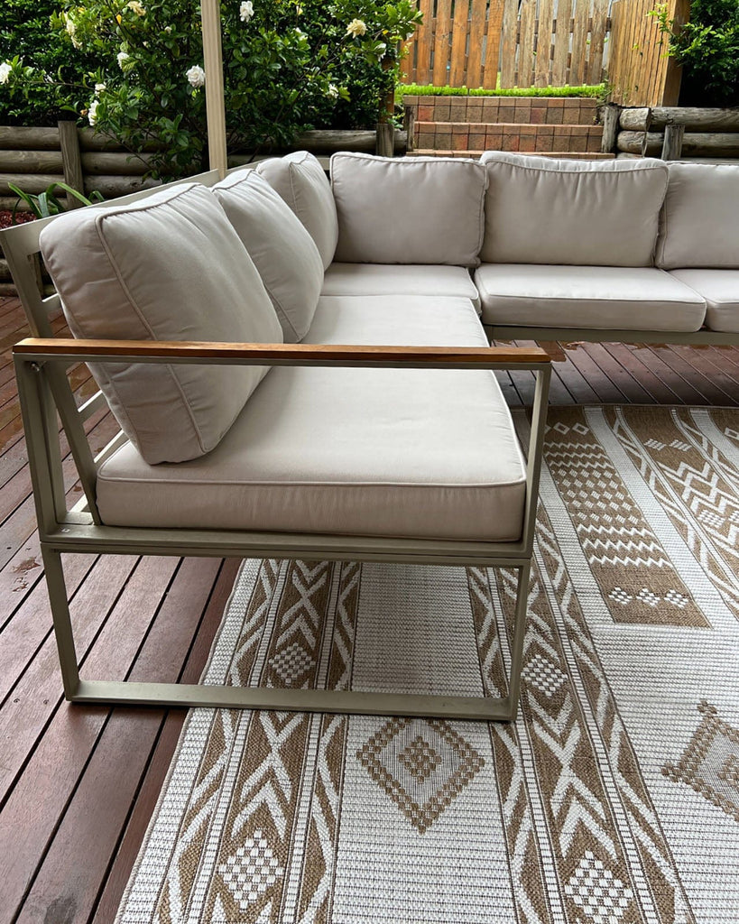 Sitaah Brown and Ivory Tribal Flatweave Indoor Outdoor Rug