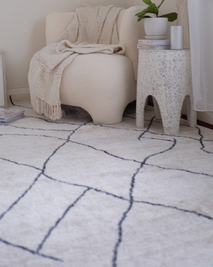 Taryn Grey and Ivory Abstract Tribal Rug