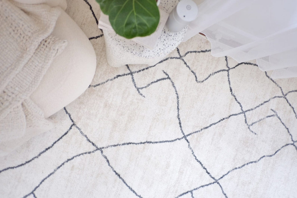 Taryn Grey and Ivory Abstract Tribal Rug
