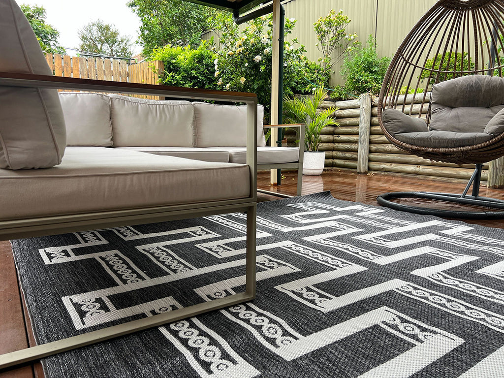 Teyona Charcoal and Ivory Tribal Flatweave Indoor Outdoor Rug