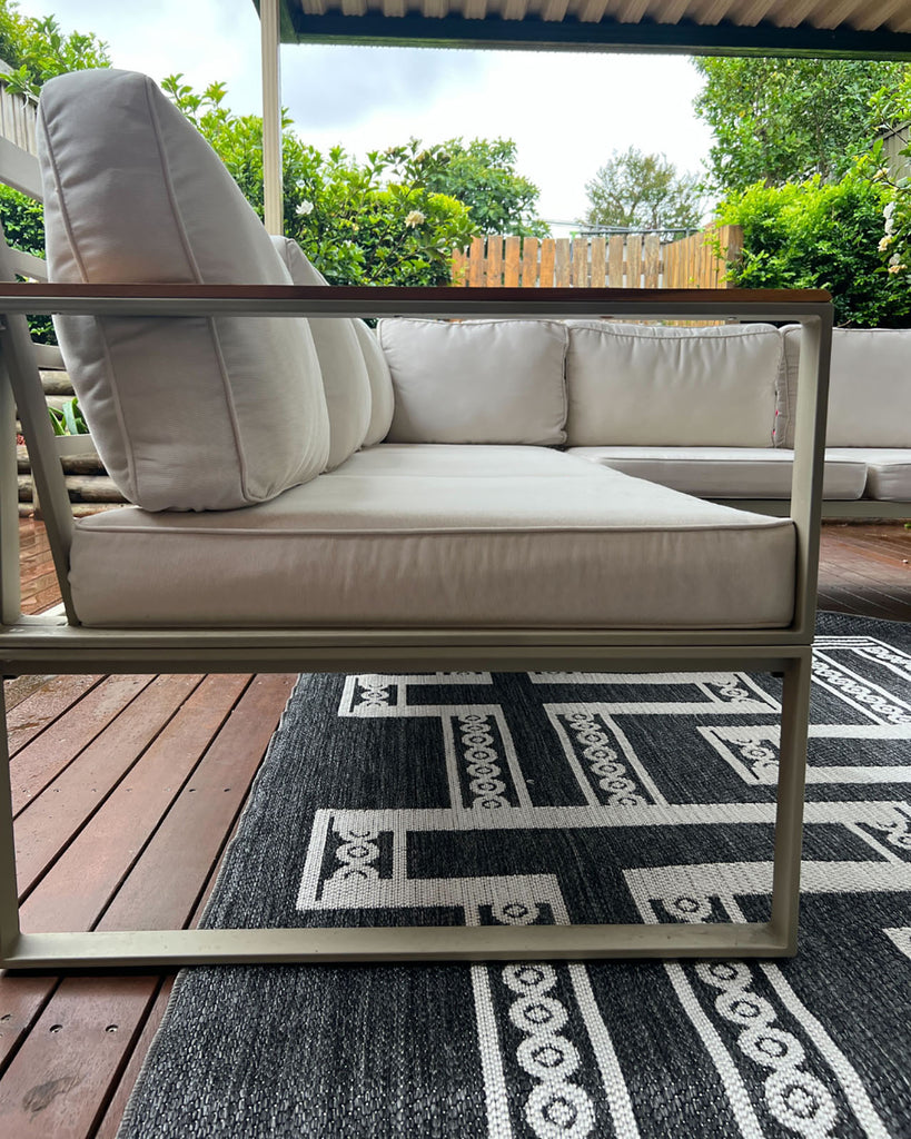 Teyona Charcoal and Ivory Tribal Flatweave Indoor Outdoor Rug