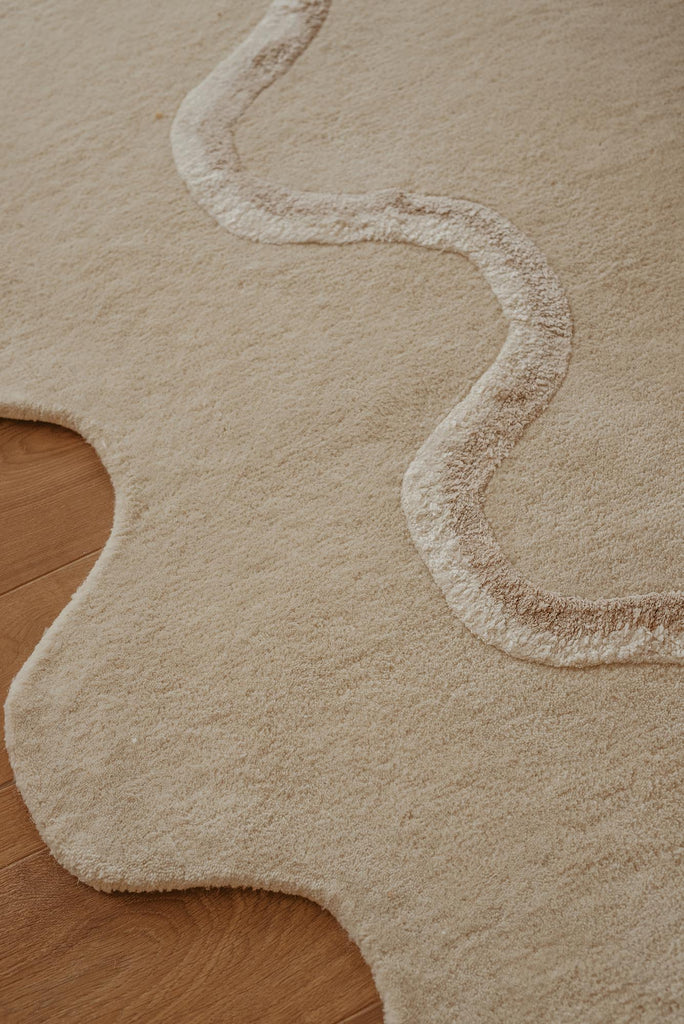 Tippy Cream Scalloped Handmade Wool Rug