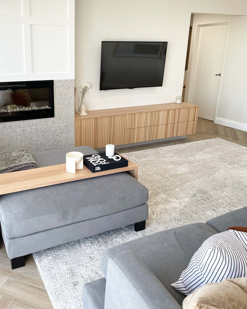 Wilamina Grey and Ivory Distressed Floral Rug