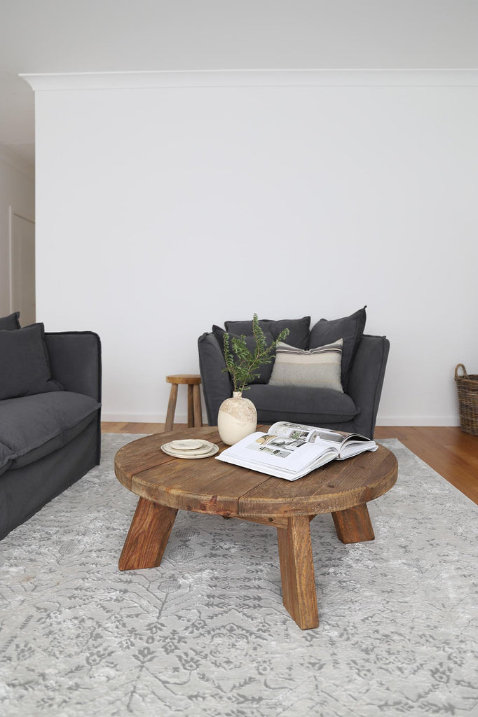 Wilamina Grey and Ivory Distressed Floral Rug