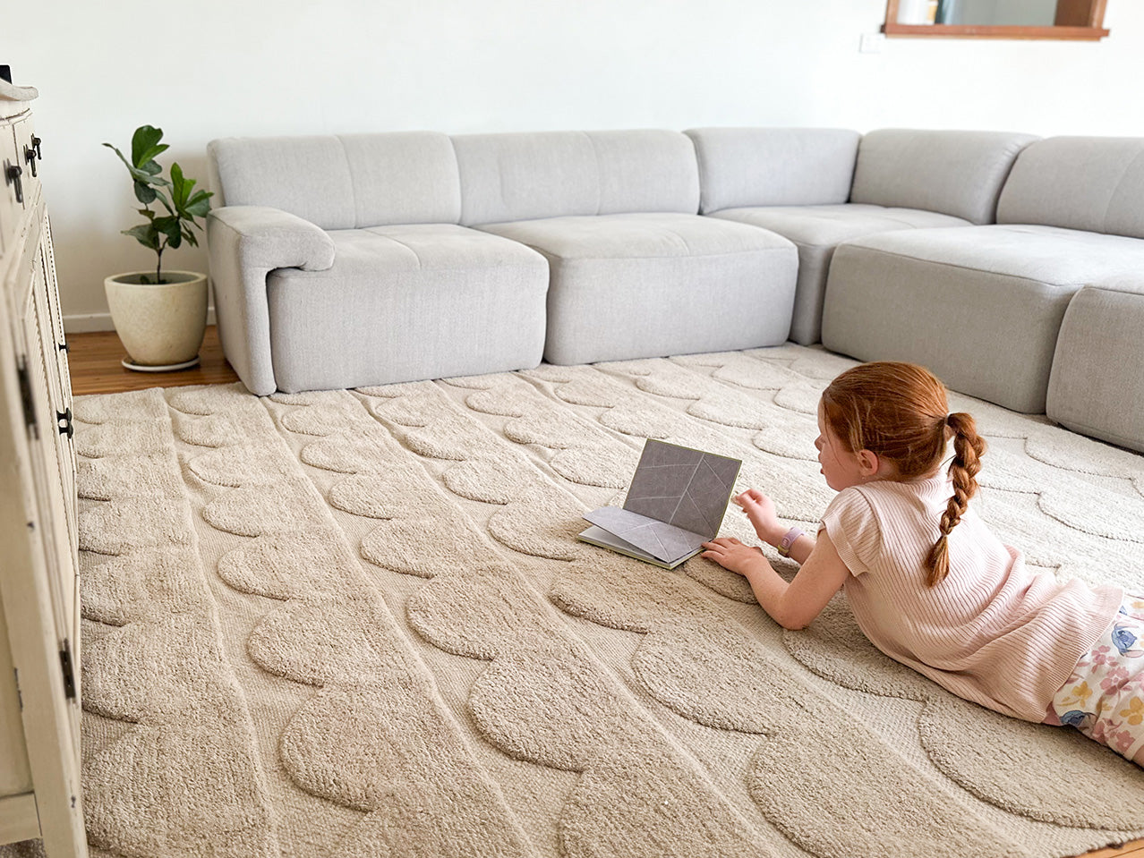 Ajuma Taupe Scallop Washable Wool Rug