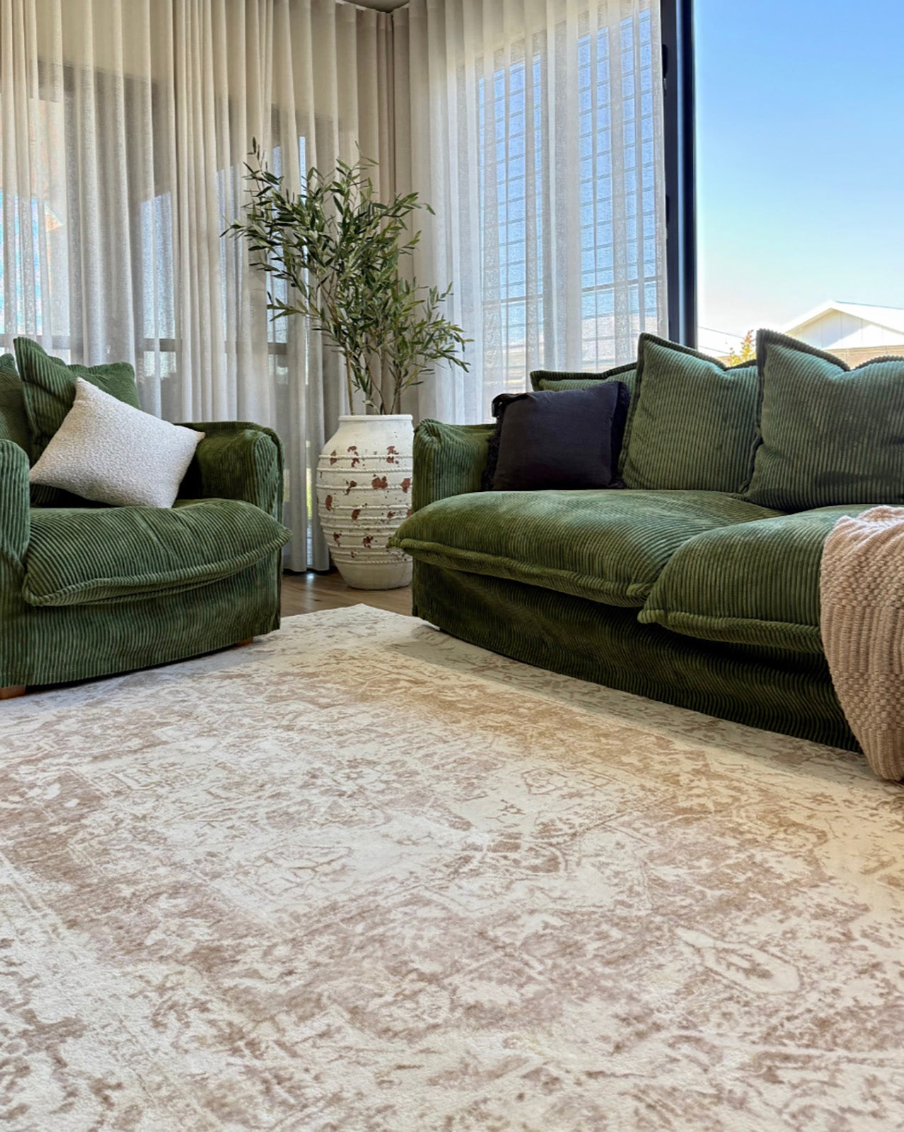 Cabanela Cream and Beige Distressed Washable Rug
