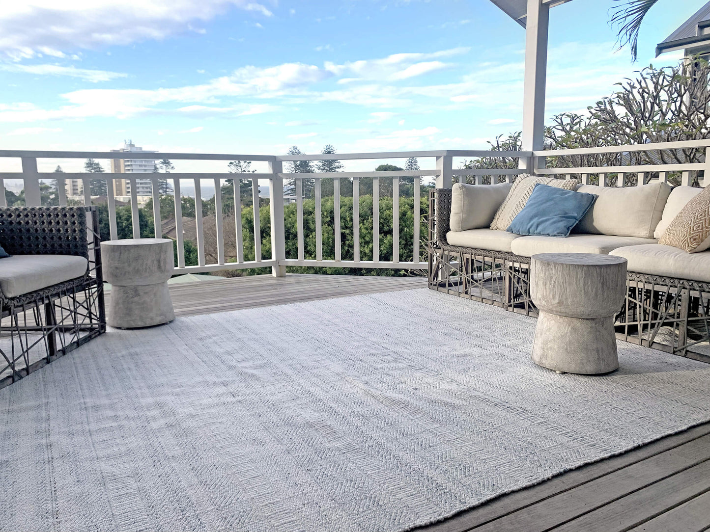 Daisy Cream and Blue Indoor Outdoor P.E.T Rug