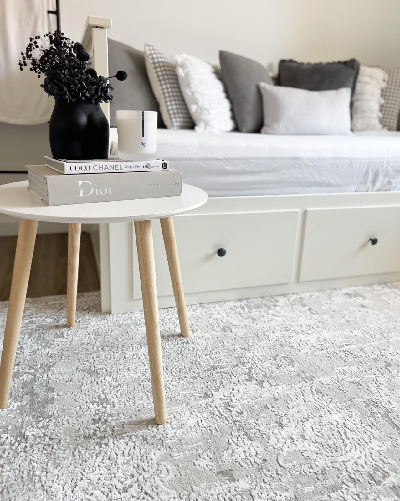 Ellery Grey Ivory Distressed Floral Rug