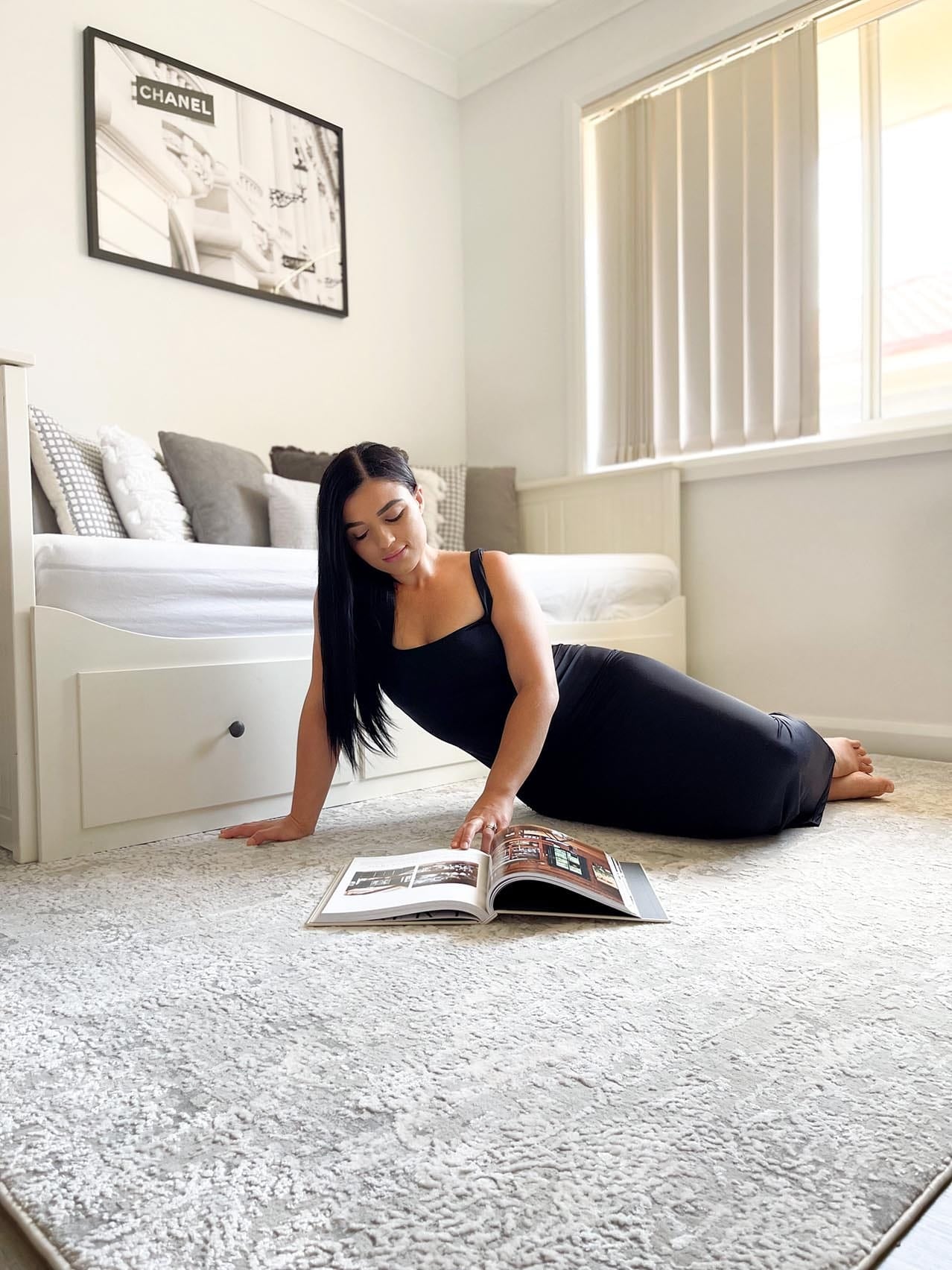 Ellery Grey Ivory Distressed Floral Rug